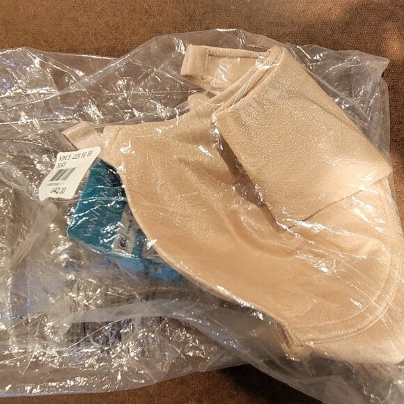 NEW 42C Vanity Fair 76345 Women's Beauty Back Smoothing Seamless T-Shirt… - Picture 5 of 9